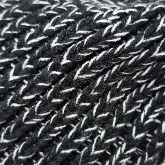 NWT JUICY COUTURE BLACK & WHITE POM POM BEANIE HAT KNITWEAR WOMEN OS CROCHET - Picture 6 of 13